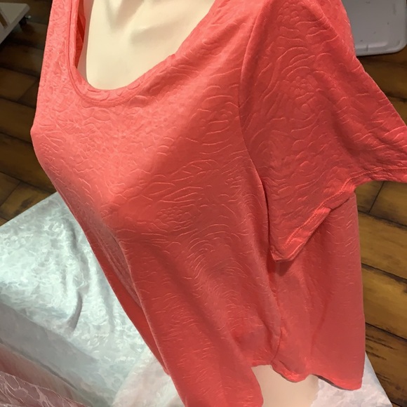 Salmon color T-shirt - Picture 3 of 3
